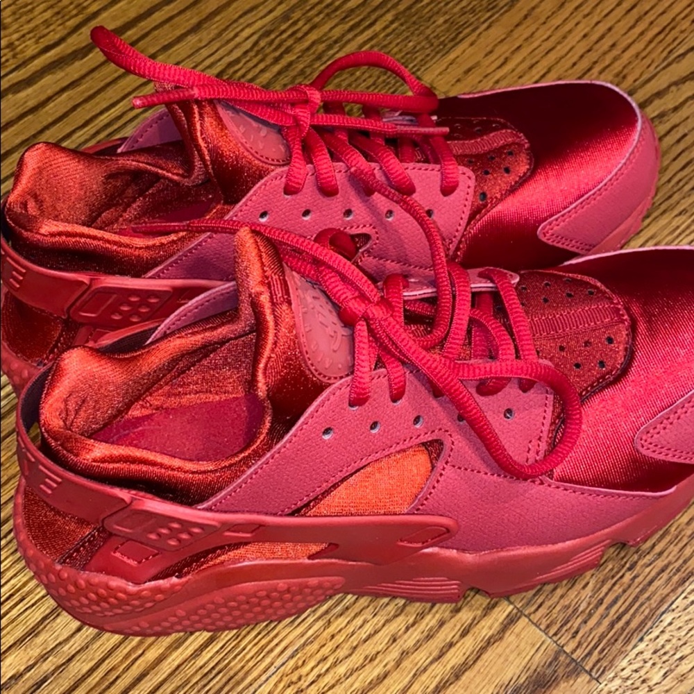 LIKE NEW Nike Womens Air Huaraches